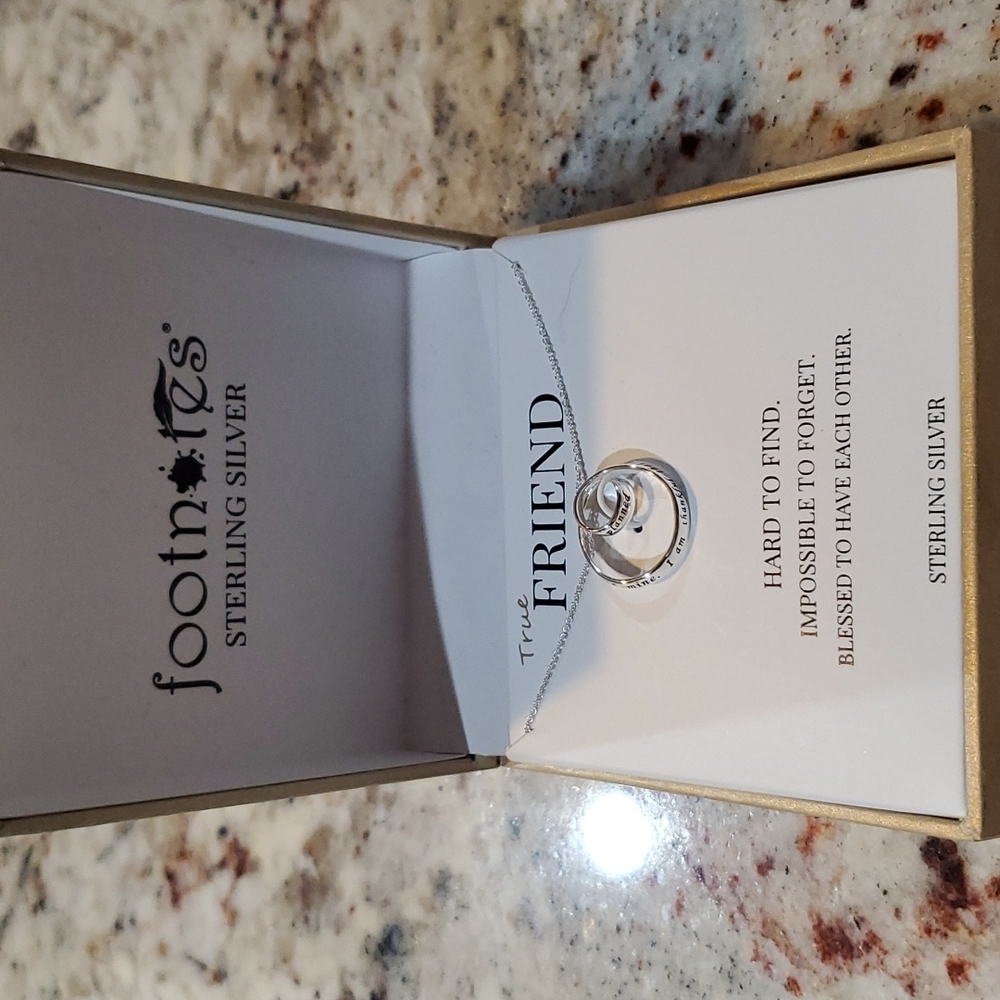 True friend necklace